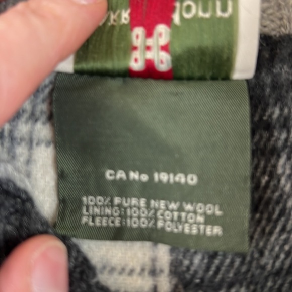 Men's Carraig Don 100% New WoolBray Cable Knit Button Down Vest - Picture 4 of 11